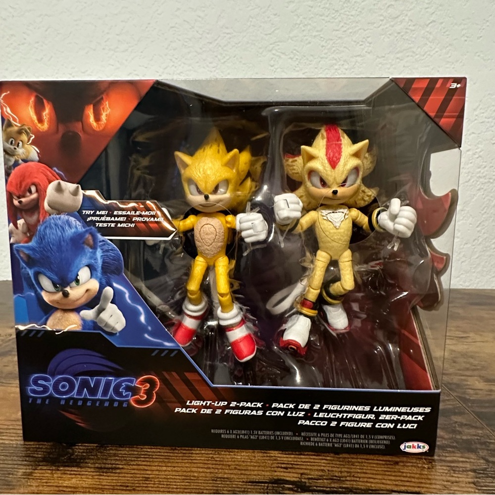 NIB SONIC 3 Light Up Super Shadow Super Sonic Action Figure 2 pack